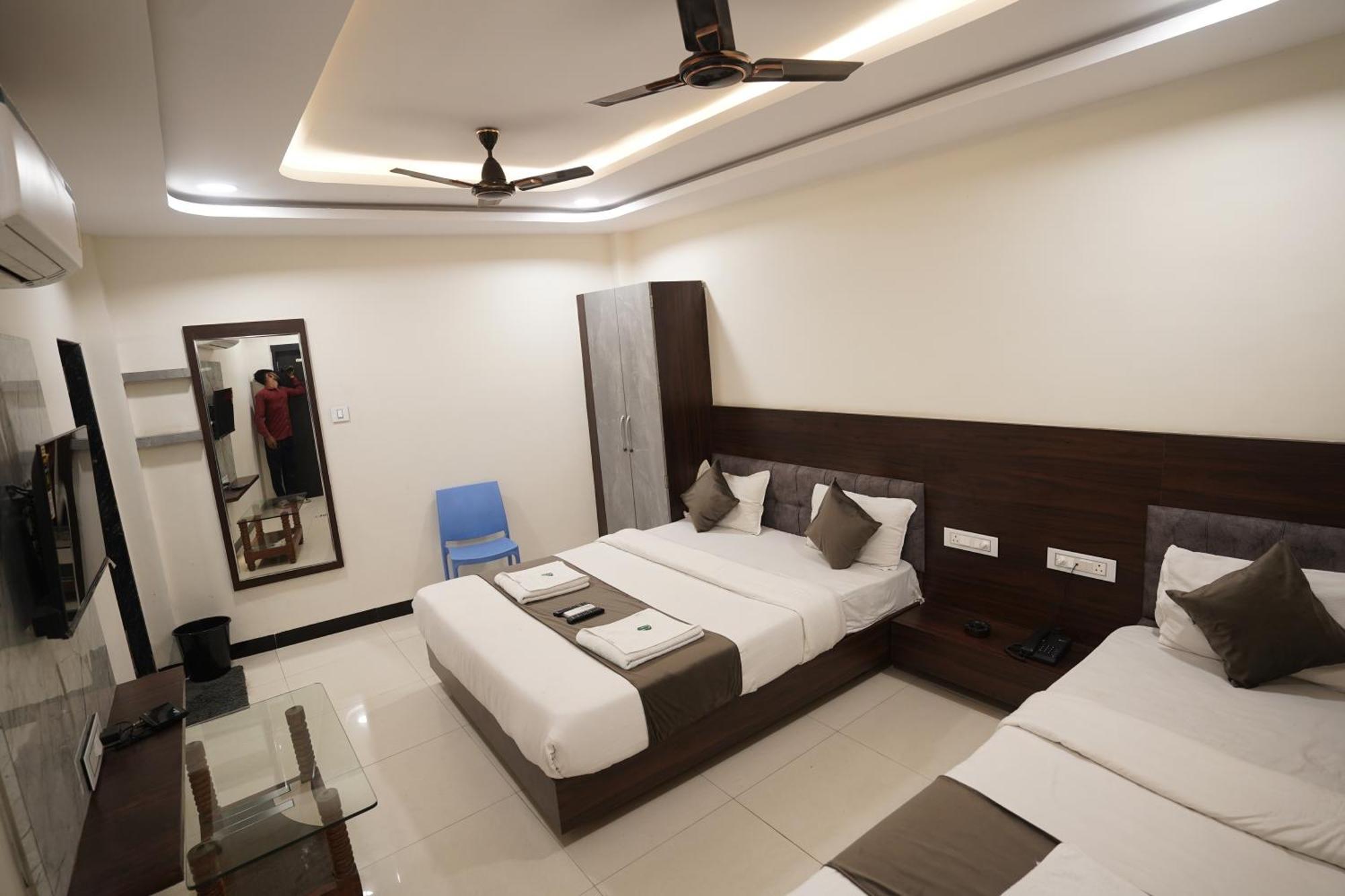 Hotel Dev Kripa Ujjain Exterior photo