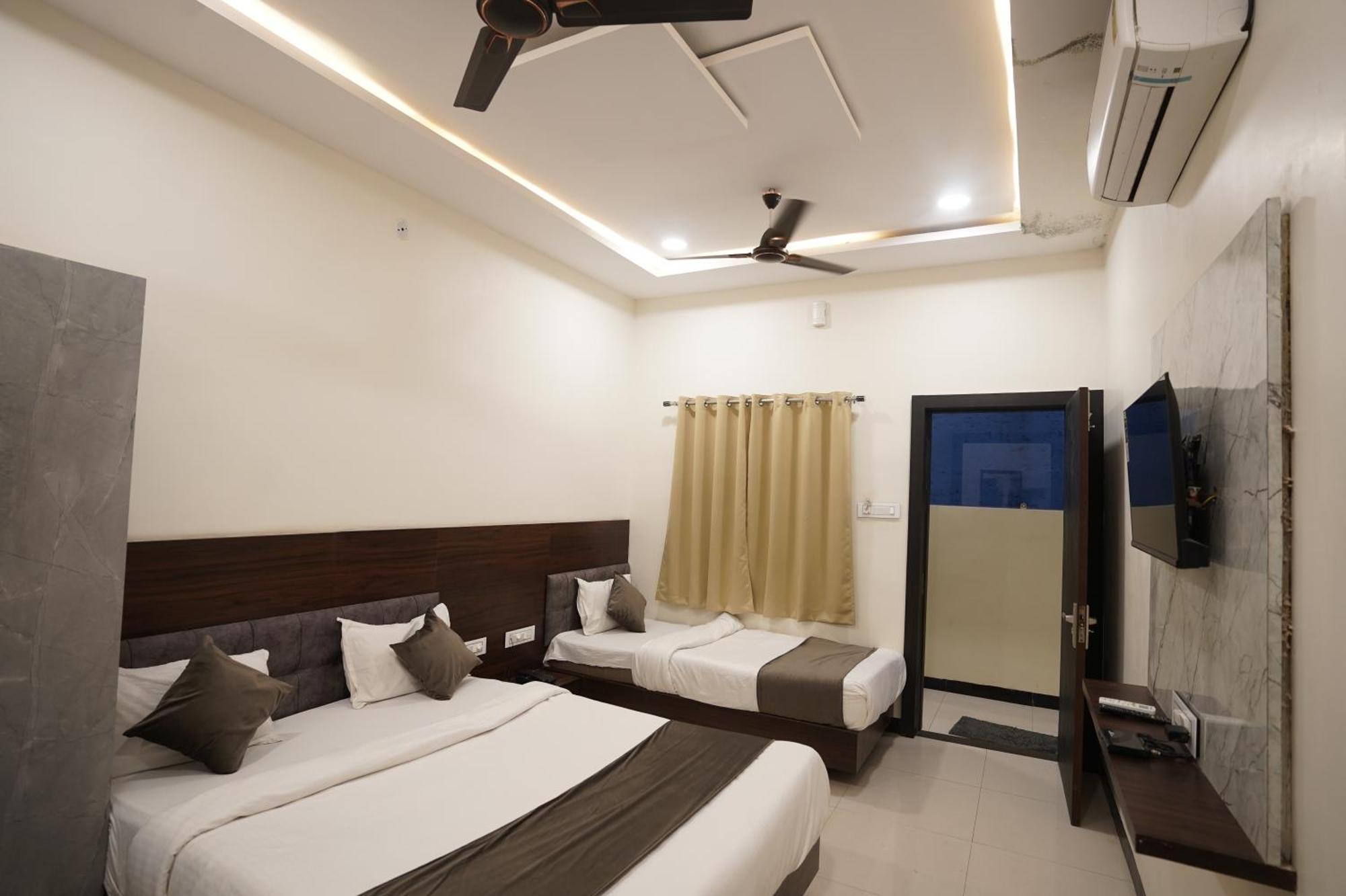Hotel Dev Kripa Ujjain Exterior photo