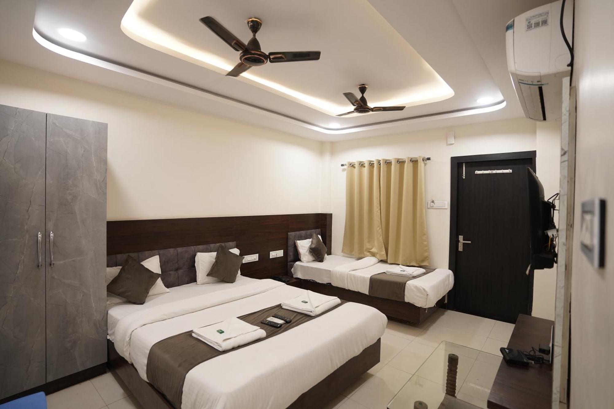 Hotel Dev Kripa Ujjain Exterior photo